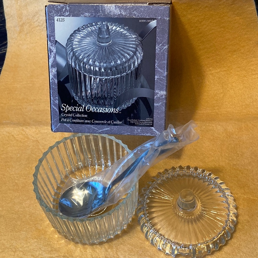 Crystal jam jar with cover and spoon
